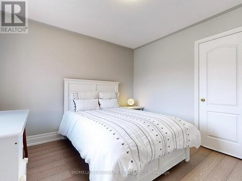90 Eagle Peak Drive, Richmond Hill, ON - Indoor Photo Showing Bedroom