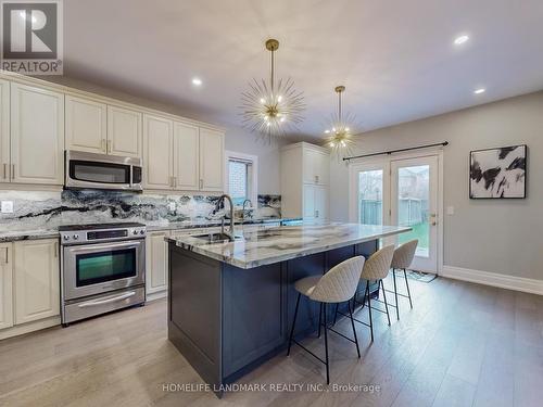 90 Eagle Peak Drive, Richmond Hill, ON - Indoor Photo Showing Kitchen With Upgraded Kitchen