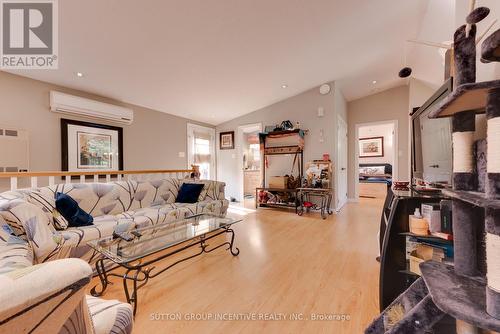 308 Miller Dr, Springwater, ON - Indoor Photo Showing Living Room