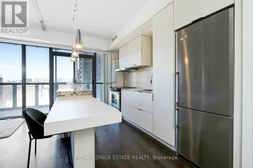 #1909 -101 Charles St E, Toronto, ON - Indoor Photo Showing Kitchen