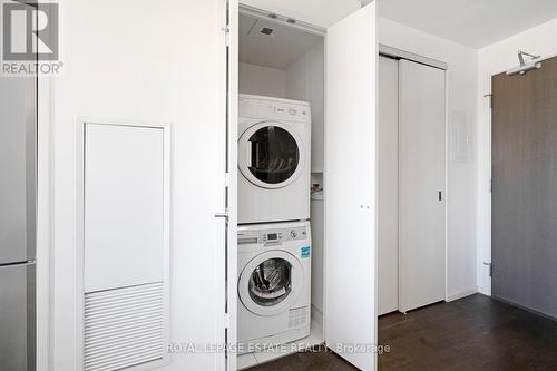 #1909 -101 Charles St E, Toronto, ON - Indoor Photo Showing Laundry Room