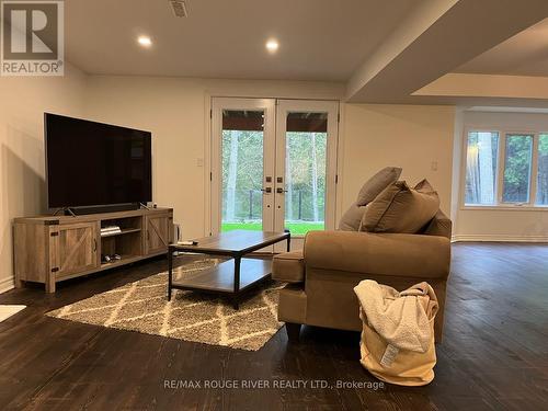 #Lower -36 White Cliffe Dr, Clarington, ON - Indoor Photo Showing Living Room