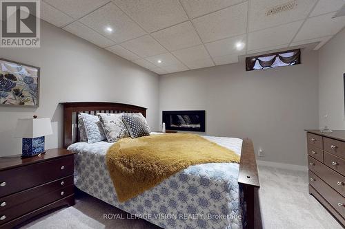 417 Bovin Ave N, Oshawa, ON - Indoor Photo Showing Bedroom