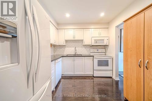 #62 -1610 Crawforth St, Whitby, ON - Indoor Photo Showing Kitchen