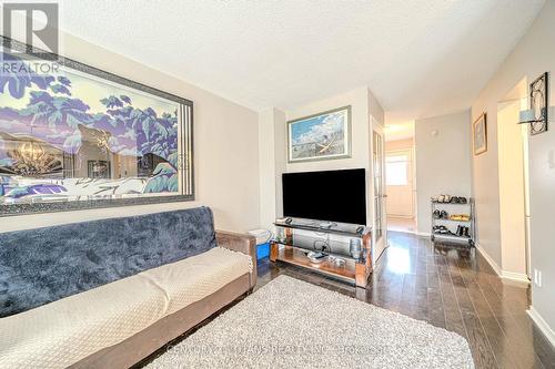 #62 -1610 Crawforth St, Whitby, ON - Indoor Photo Showing Living Room