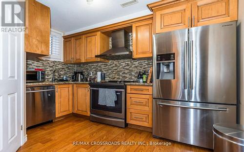 24 Cozens Dr, Richmond Hill, ON - Indoor Photo Showing Kitchen With Stainless Steel Kitchen