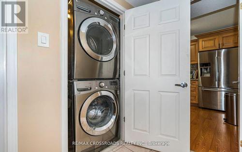 24 Cozens Dr, Richmond Hill, ON - Indoor Photo Showing Laundry Room