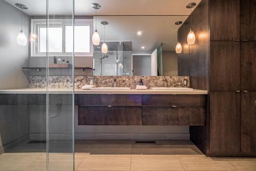 182 Buckingham Drive, Hamilton, ON - Indoor Photo Showing Bathroom