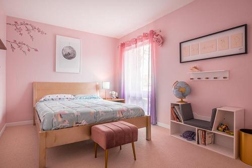 182 Buckingham Drive, Hamilton, ON - Indoor Photo Showing Bedroom