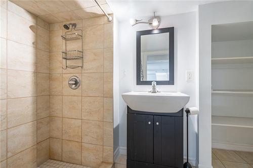 149 Strathcona Avenue N, Hamilton, ON - Indoor Photo Showing Bathroom