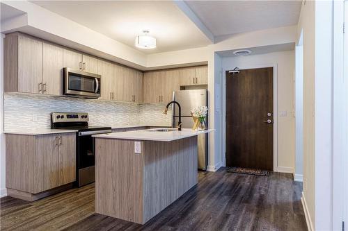 16 Markle Crescent|Unit #102, Ancaster, ON - Indoor Photo Showing Kitchen With Upgraded Kitchen