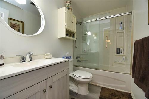 1250 Limeridge Road E|Unit #5, Hamilton, ON - Indoor Photo Showing Bathroom