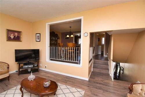 1250 Limeridge Road E|Unit #5, Hamilton, ON - Indoor Photo Showing Living Room