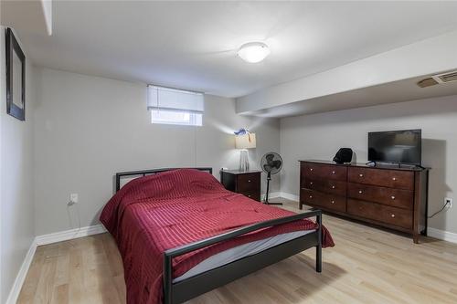 926 Nora Drive, Burlington, ON - Indoor Photo Showing Bedroom
