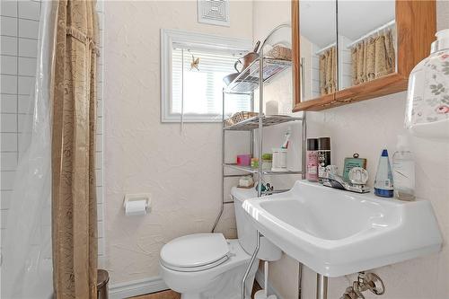 92 Chatham Street, Hamilton, ON - Indoor Photo Showing Bathroom