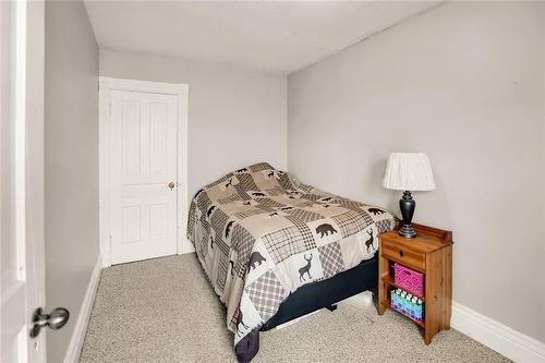 211 Robinson Road, Dunnville, ON - Indoor Photo Showing Bedroom
