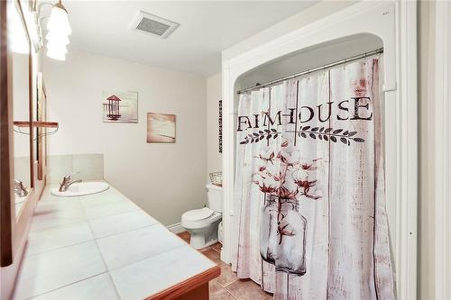 211 Robinson Road, Dunnville, ON - Indoor Photo Showing Bathroom
