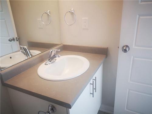 405 Plains Road E|Unit #16, Burlington, ON - Indoor Photo Showing Bathroom