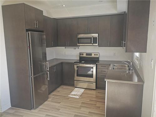 405 Plains Road E|Unit #16, Burlington, ON - Indoor Photo Showing Kitchen With Double Sink With Upgraded Kitchen