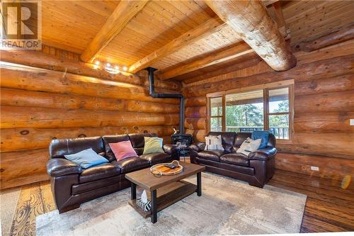 1182 Dorcas Bay Road, Tobermory, ON - Indoor Photo Showing Living Room