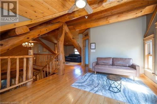 1182 Dorcas Bay Road, Tobermory, ON - Indoor Photo Showing Living Room