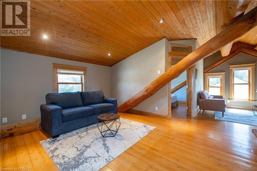 1182 Dorcas Bay Road, Tobermory, ON - Indoor Photo Showing Living Room