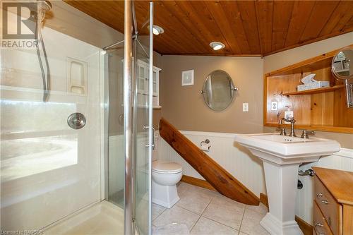 1182 Dorcas Bay Road, Tobermory, ON - Indoor Photo Showing Bathroom