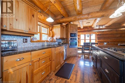 1182 Dorcas Bay Road, Tobermory, ON - Indoor Photo Showing Kitchen