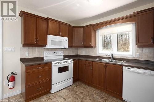 115 South Shores Road, Grey Highlands, ON - Indoor Photo Showing Kitchen With Double Sink