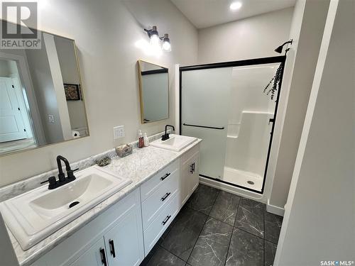 502 16Th Avenue, Humboldt, SK - Indoor Photo Showing Bathroom
