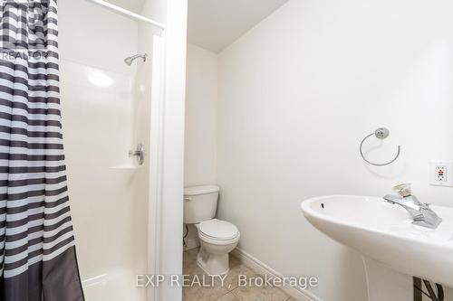 10B Hainer Street, St. Catharines, ON - Indoor Photo Showing Bathroom