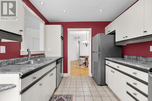 #407 -460 Wellington St, London, ON - Indoor Photo Showing Kitchen With Double Sink