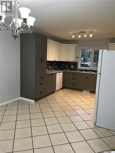 302 Perkins Street, Estevan, SK - Indoor Photo Showing Kitchen