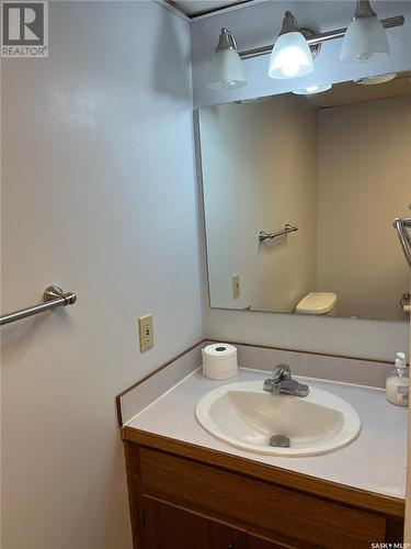 302 Perkins Street, Estevan, SK - Indoor Photo Showing Bathroom