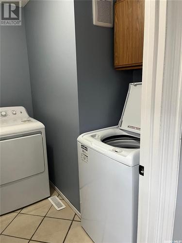 302 Perkins Street, Estevan, SK - Indoor Photo Showing Laundry Room