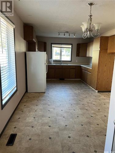 302 Perkins Street, Estevan, SK - Indoor Photo Showing Kitchen