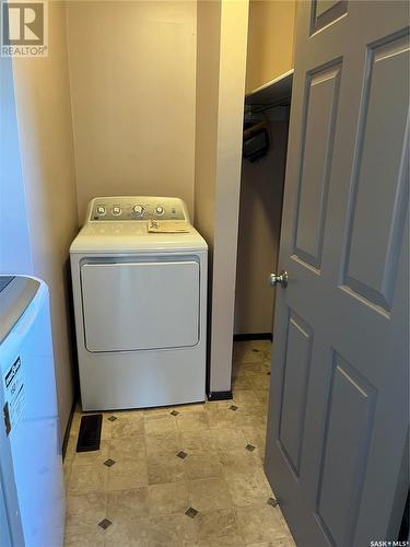 302 Perkins Street, Estevan, SK - Indoor Photo Showing Laundry Room