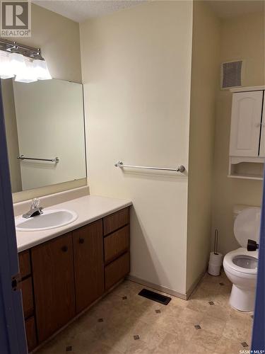 302 Perkins Street, Estevan, SK - Indoor Photo Showing Bathroom