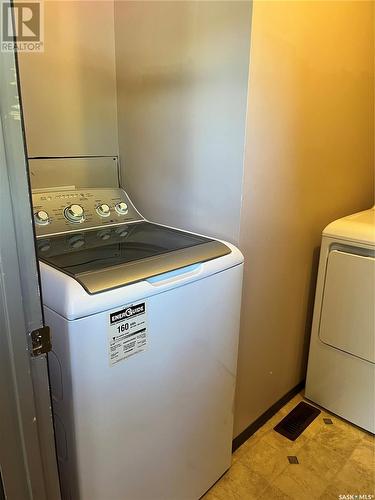 302 Perkins Street, Estevan, SK - Indoor Photo Showing Laundry Room