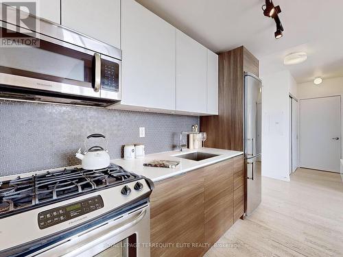 #401 -51 Lady Bank Rd, Toronto, ON - Indoor Photo Showing Kitchen
