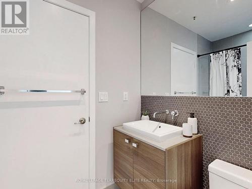 #401 -51 Lady Bank Rd, Toronto, ON - Indoor Photo Showing Bathroom
