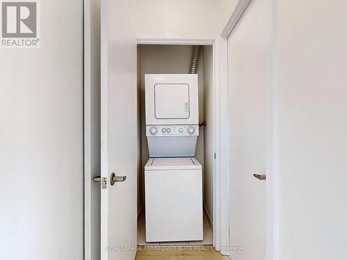 #401 -51 Lady Bank Rd, Toronto, ON - Indoor Photo Showing Laundry Room