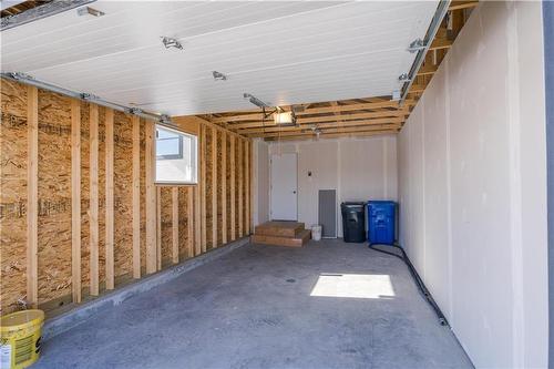134 Clubhouse Drive, Lorette, MB - Indoor Photo Showing Garage