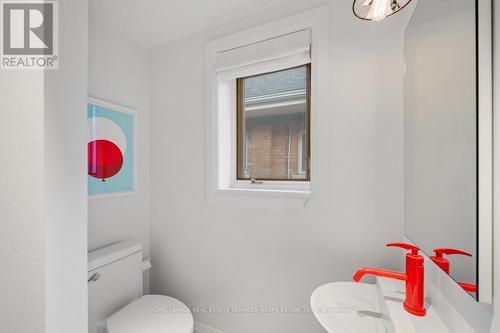 18 Chicora Avenue, Toronto, ON - Indoor Photo Showing Bathroom