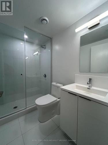 422 - 121 St Patrick Street, Toronto, ON - Indoor Photo Showing Bathroom