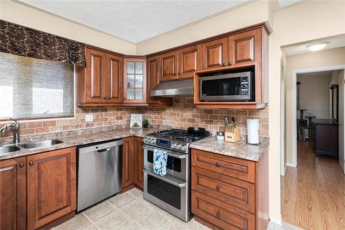736 Limeridge Road E, Hamilton, ON - Indoor Photo Showing Kitchen With Double Sink