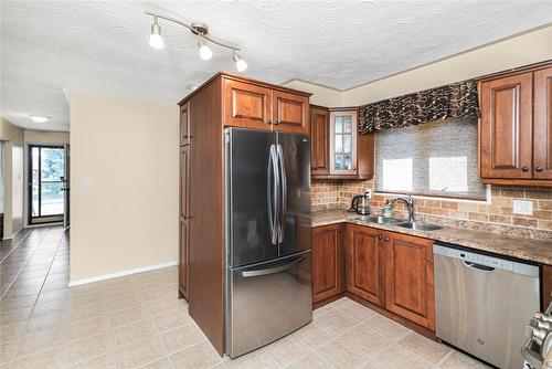 736 Limeridge Road E, Hamilton, ON - Indoor Photo Showing Kitchen With Double Sink