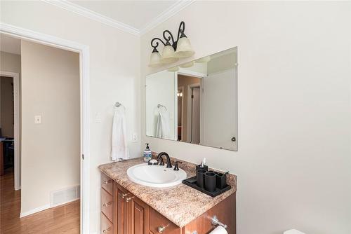736 Limeridge Road E, Hamilton, ON - Indoor Photo Showing Bathroom