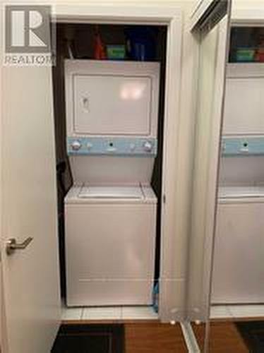 #414 -33 Bay St, Toronto, ON - Indoor Photo Showing Laundry Room