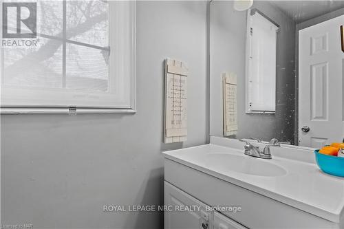 2 - 275 Pelham Road, St. Catharines, ON -  Photo Showing Bathroom